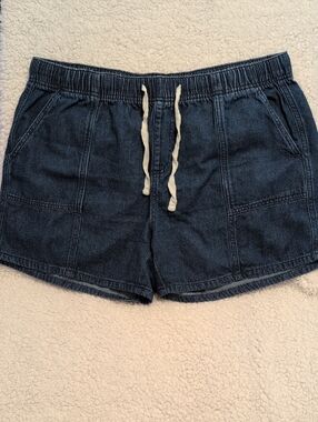 TAHARI Denim-Look Drawstring Shorts in Dark Blue